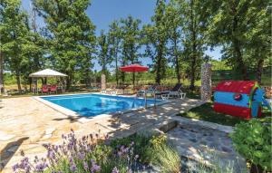 3 Bedroom Gorgeous Home In Gornji Vinjani 