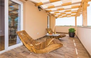 Six-Bedroom Holiday Home In Galovac