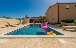 Six-Bedroom Holiday Home In Galovac