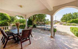 Six-Bedroom Holiday Home In Galovac