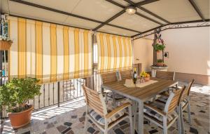 3 Bedroom Cozy Apartment In Porec