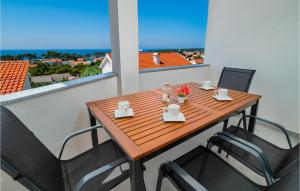 2 Bedroom Nice Apartment In Banjol