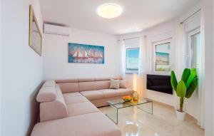 2 Bedroom Nice Apartment In Banjol 