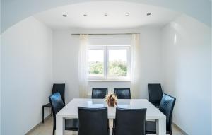 Lovely Apartment In Cilipi With Wifi