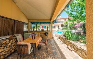 1 Bedroom Amazing Apartment In Porec 