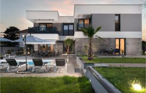 Awesome Home In Zaton With Wifi 