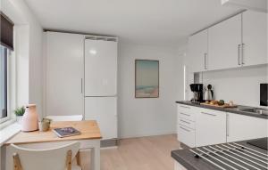 Cozy Home In Asaa With Kitchen