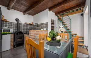 Gorgeous Home In Kanfanar With Wifi 