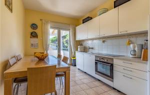 2 Bedroom Gorgeous Apartment In Pula 