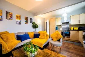 Cee&G's Nest - Smithy Bridge