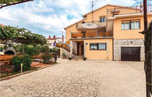 Amazing Apartment In Galizana With Wifi 