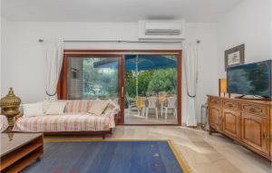 Nice Apartment In Njivice With Wifi 