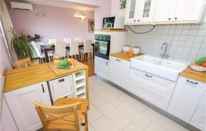 3 Bedroom Beautiful Home In Jadranovo