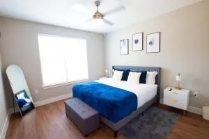 Cozy Comfort 1bd Attached Garage Desk Pool Gym - Center Point