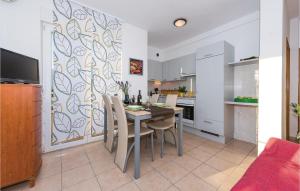 Two-Bedroom Apartment In Vodice