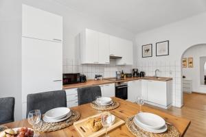 Neue und helle 2 Zimmer Wohnung, nähe Veltins Arena, Home Office, kostenlose Parkplätze