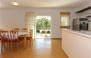 Three-Bedroom Holiday Home In Kastel Stafilic