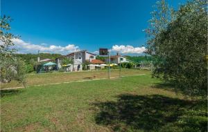 Three-Bedroom Holiday Home In Buje