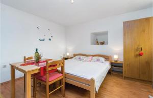 Gorgeous Apartment In Bakar With Wifi