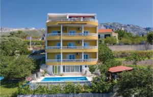 Amazing Apartment In Zrnovnica