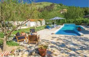 Nice Home In Zrnovnica With Jacuzzi - Amižići