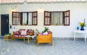 Nice Home In Zrnovnica