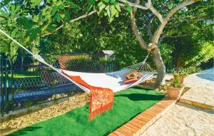 Nice Home In Zrnovnica