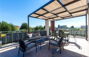 2 Bedroom Awesome Apartment In Kastel Stari 