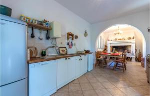 3 Bedroom Beautiful Home In Gata 
