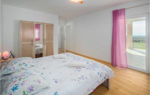 Lovely Home In Vodnjan With Kitchen