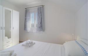 3 Bedroom Nice Apartment In Milna