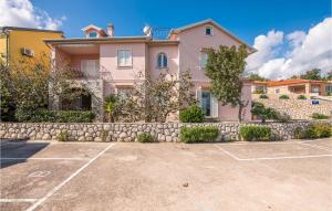 Amazing Apartment In Cizici