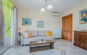 Amazing Apartment In Cizici