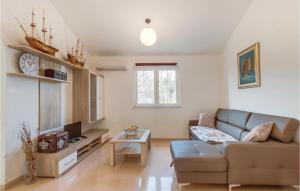 Amazing Apartment In Porozina With Wifi 