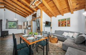 2 Bedroom Awesome Home In Pula