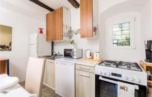 3 Bedroom Lovely Home In Nerezine