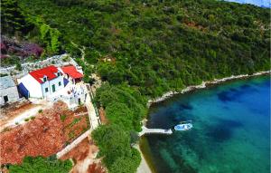 Three-Bedroom Holiday Home In Pucisca