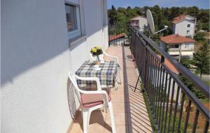 2 Bedroom Cozy Apartment In Pula 
