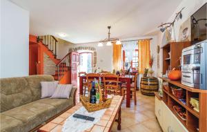 2 Bedroom Cozy Home In Moscenicka Draga