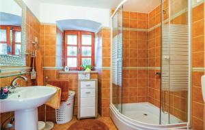 2 Bedroom Cozy Home In Moscenicka Draga