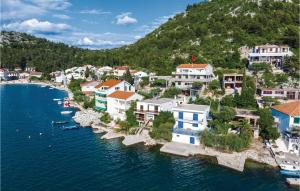 Awesome Apartment In Blace With House Sea View 