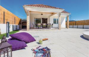 Three-Bedroom Holiday Home In Sibenik