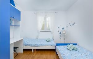 Beautiful Apartment In Cizici With Wifi 