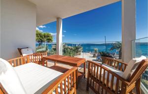 Five-Bedroom Holiday Home In Kastel Stafilic