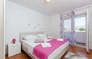 4 Bedroom Beach Front Home In Stobrec 