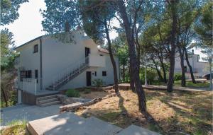 Beautiful Apartment In Zaton With Kitchen