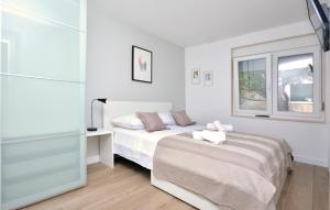 Lovely Home In Split With House Sea View 