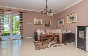 Two-Bedroom Holiday Home In Kijevo