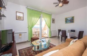 Cozy Apartment In Smrika With House Sea View 