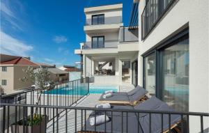 Cozy Home In Makarska